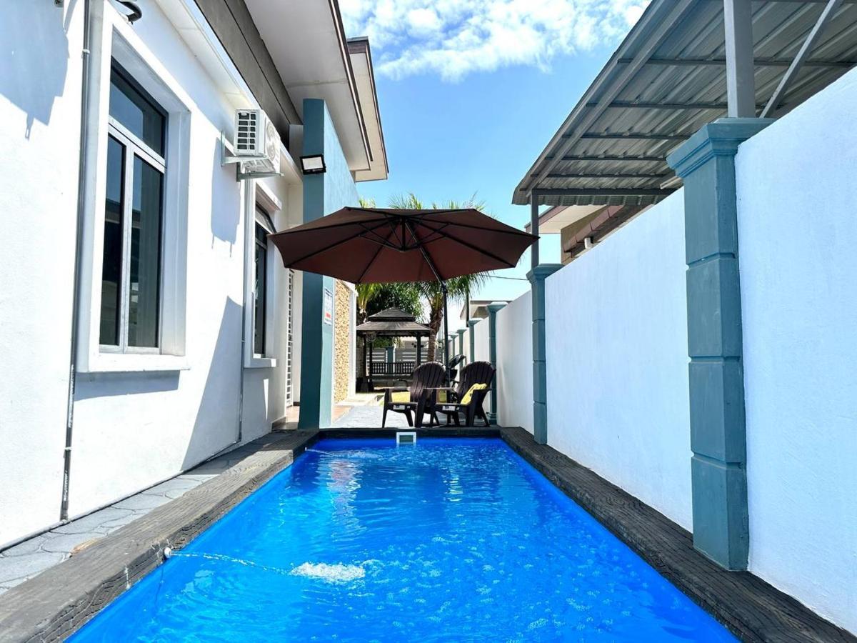 Bandar Melaka Family Bungalow Private Pool Bbq Wifi Netflix Exterior foto